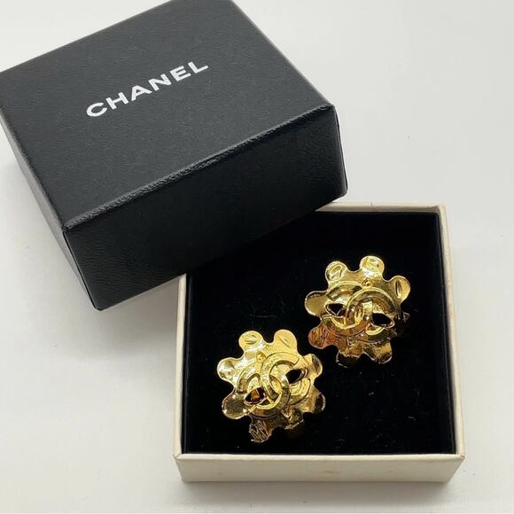 CHANEL Coco Mark CC Flower Motif GP 94P Earrings W/Box - Picture 3 of 11